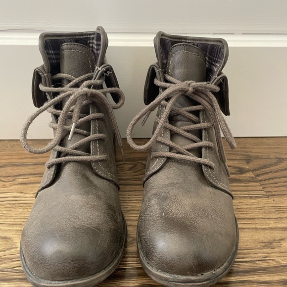Lace-Up Combat Boots - Picture 2 of 2
